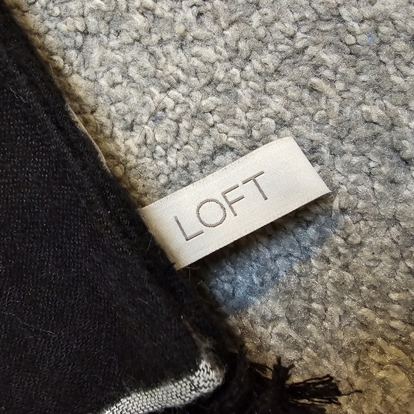 Large Loft Black White Fall Winter Soft Scarf Outdoors Classy Simple Elegant - Picture 3 of 5